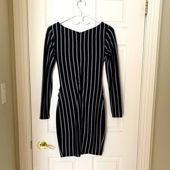 Black dress - Picture 2 of 3